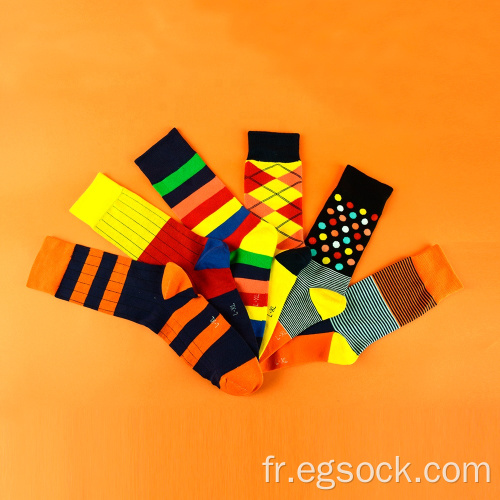 6pcs hommes colorés habillent les chaussettes en boîte cadeau